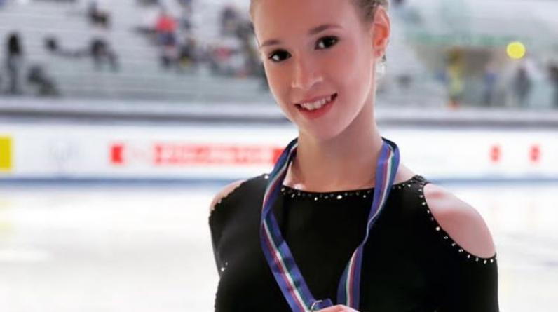 Хромых попала в больницу после сильного пореза коньком и пару недель проведет в гипсе