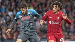 Хвича дерзко прокинул мяч между ног Тренту. Наглый финт Кварацхелии поразил Клоппа (ВИДЕО)