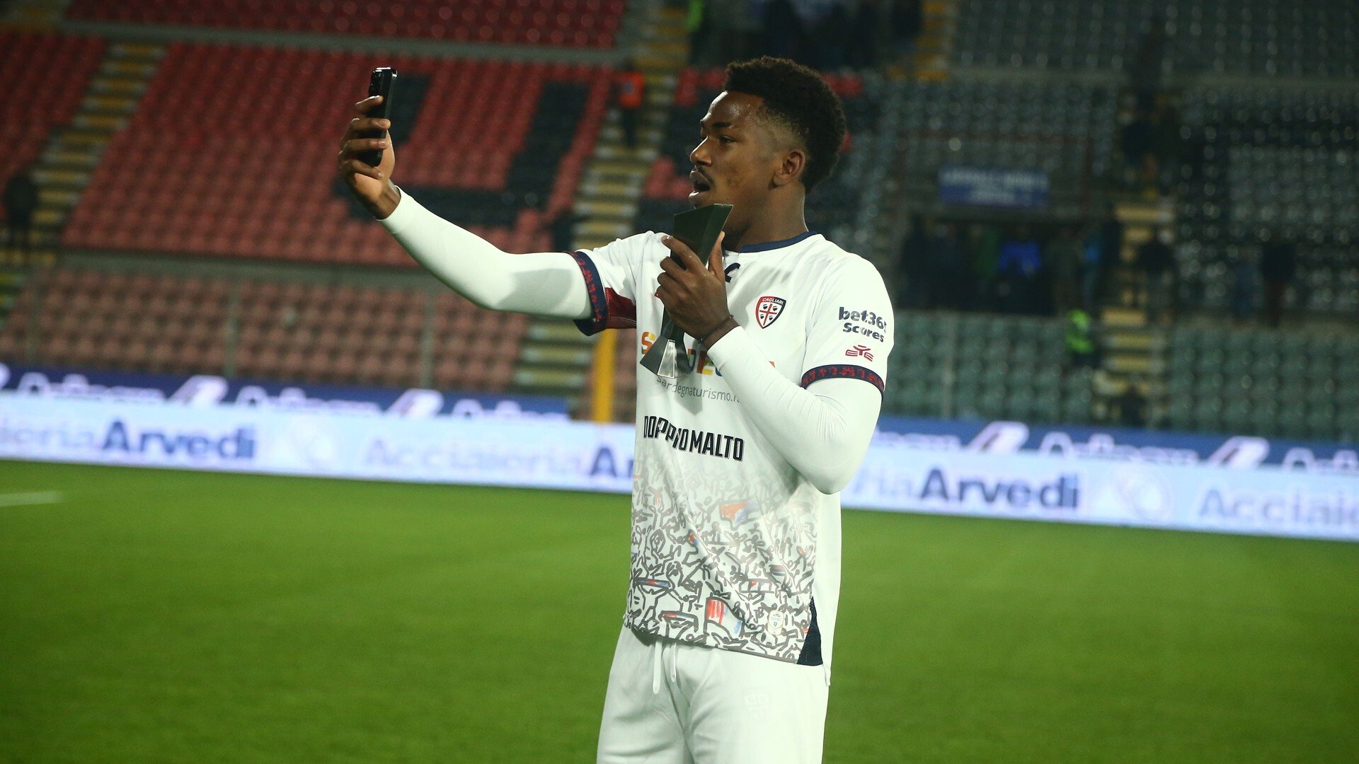 Игрок «Кальяри» попал в реанимацию после того, как чуть не утонул в бассейне