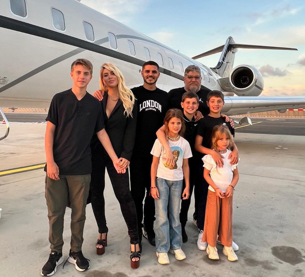 Икарди с семьей в Стамбуле