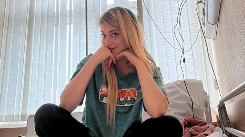 Косторная перенесла операцию на бедре