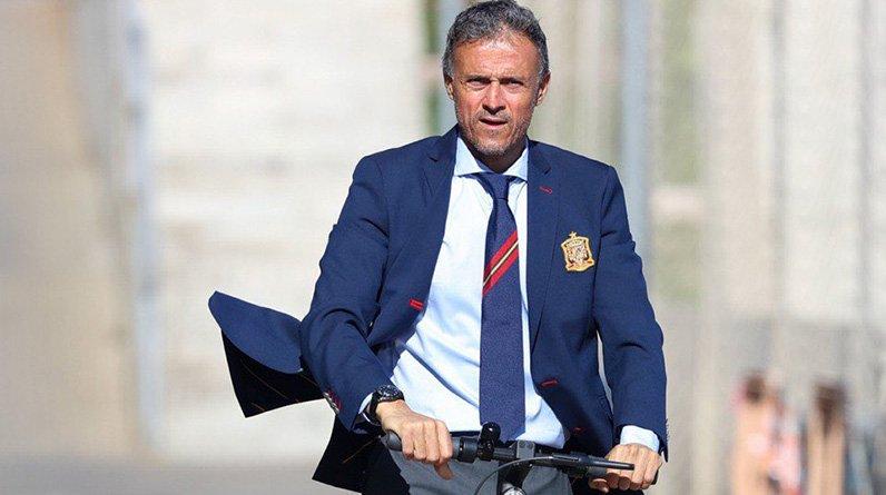 Луис Энрике завел канал на Twitch. Он будет стримить каждый день, пока Испания играет на ЧМ-2022