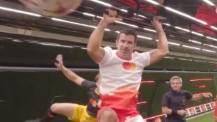 Луиш Фигу сыграл в футбол и забил в невесомости. Как в самолете отключают гравитацию?