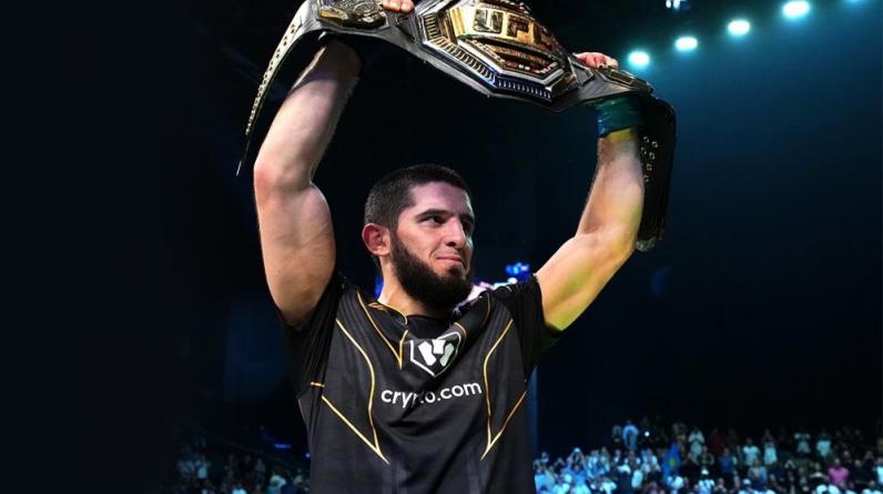 Махачев задушил Оливейру и стал новым чемпионом UFC. Яна засудили