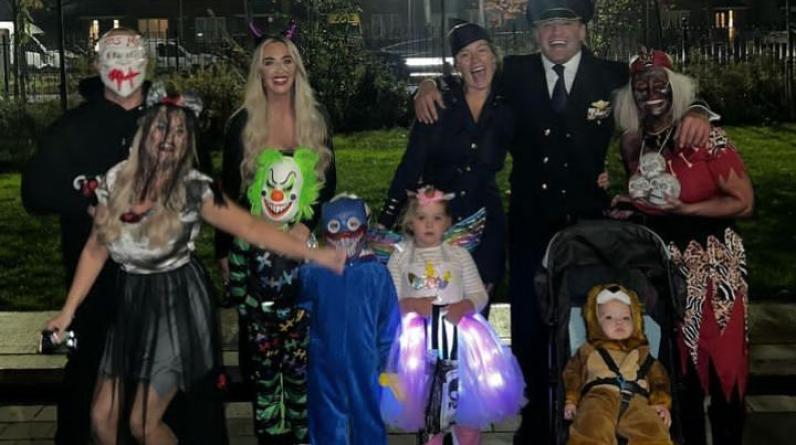 Мать Макгрегора обвинили в расизме из-за черных пауков на лице во время празднования Хэллоуина