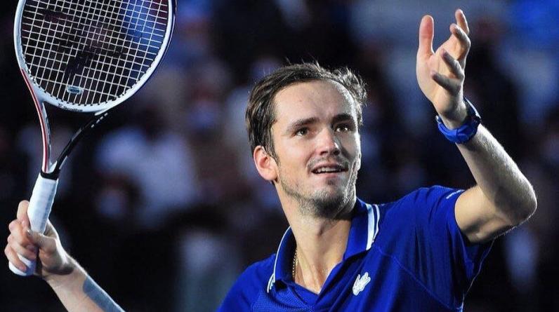 Медведев не подал на матч и проиграл Циципасу. Даниил лишился шансов на плей-офф Итогового