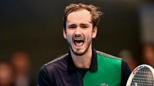 Медведев победил в Вене и станет третьей ракеткой мира. Это его второй титул в сезоне