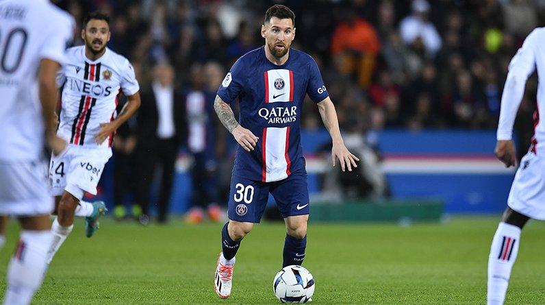 Месси завалили на газон – Лео изловчился и в падении выдал точный пас мимо трех соперников