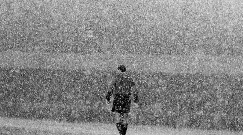 Набрать состав из фанатов и проиграть 0:18. В 1940-м «Брайтон» и «Норвич» устроили шоу на Рождество