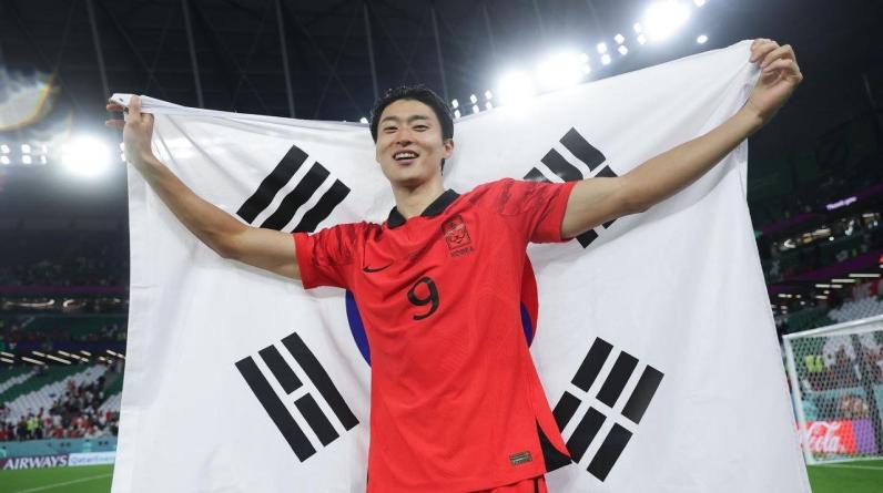 Корейский страйкер стал звездой. Он вырубил телефон из-за бесконечных предложений руки и сердца