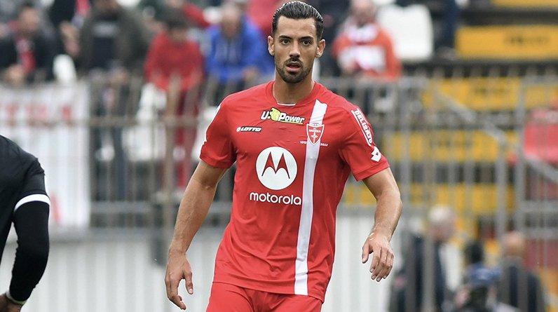 Нападавшего с ножом в торговом центре в Милане обезвредил экс-одноклубник Марадоны