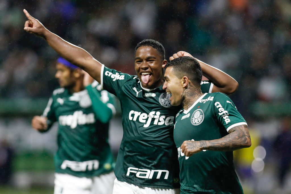 Эндрик отмечает гол