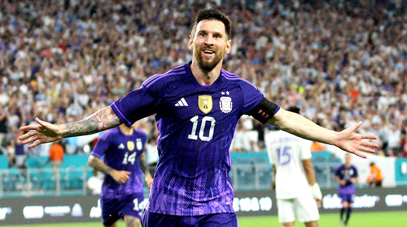 Лионель Месси в матче с Гондурасом