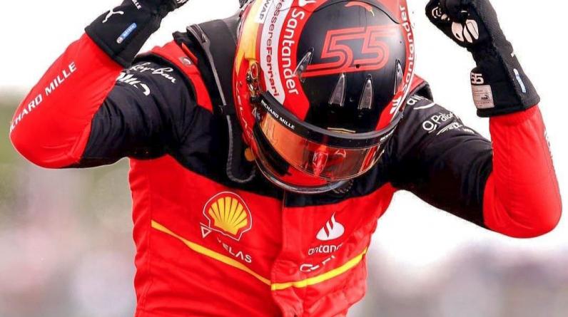 Первая победа Сайнса, пробитое днище Ферстаппена и разочарование Леклера. Итоги «Сильверстоуна»