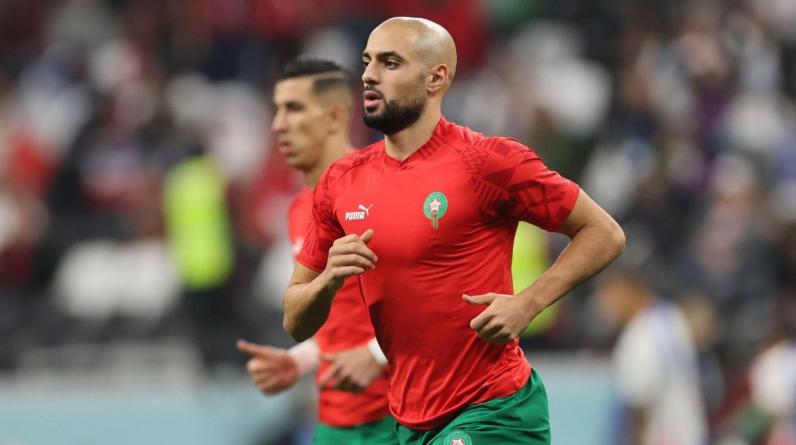 Макрон заглянул в раздевалку Марокко после полуфинала на ЧМ-2022 и назвал Амрабата лучшим хавбеком