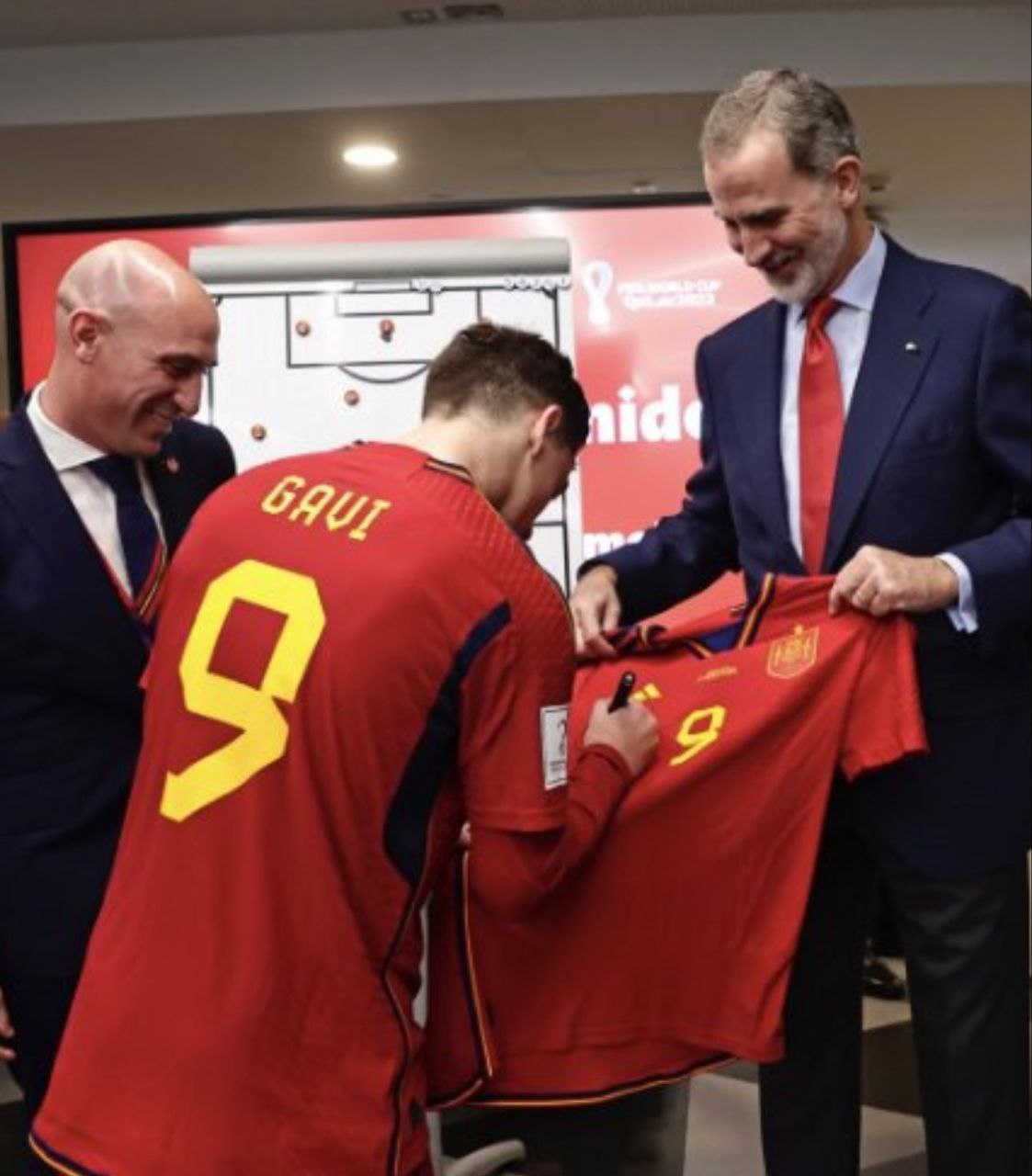 Гави и Король Филипп VI