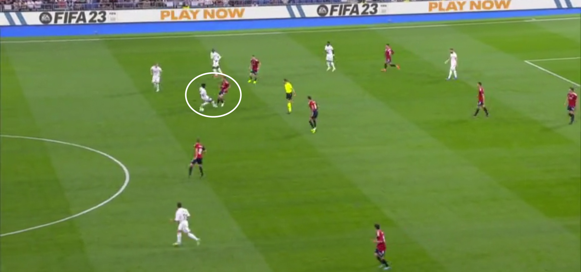 «Осасуна» развивает атаку после ошибки Тчуамени