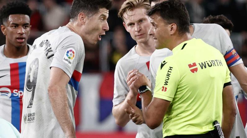 «Эспаньол» в ярости из-за Левандовского. Клуб выпустил жесткое заявление перед матчем с «Барсой»