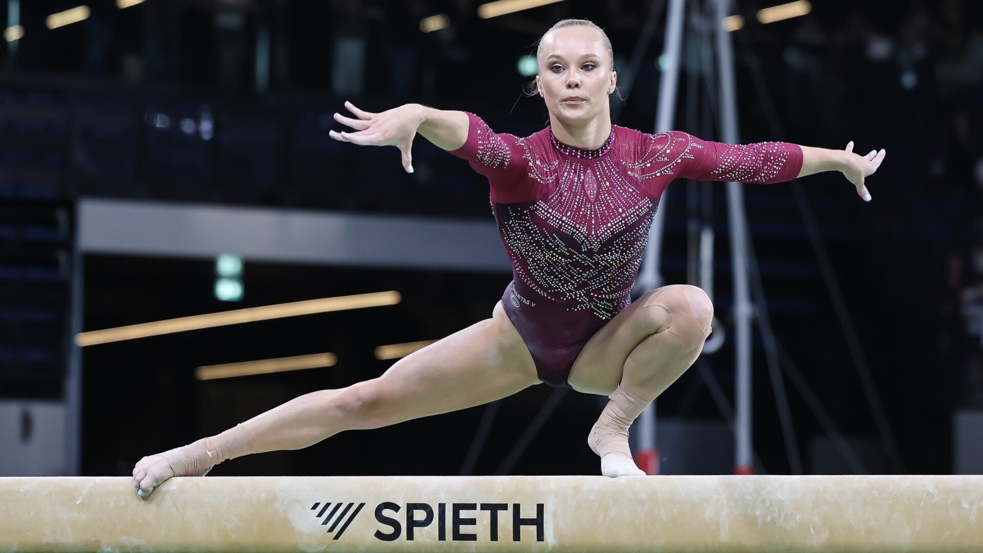 Российских гимнасток встретили бурными овациями на чемпионате мира в Германии: видео