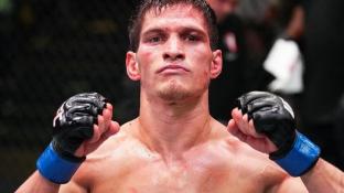 Российский боец UFC получил тяжелую травму. Ему диагностировали разрыв крестообразных связок колена