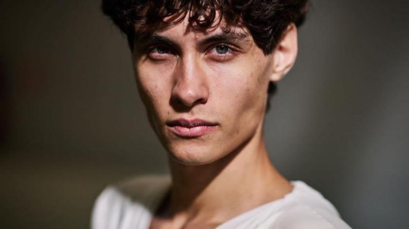 Самый высокий фигурист мира живет в Италии. Как он прыгает квады с ростом под 2 метра?