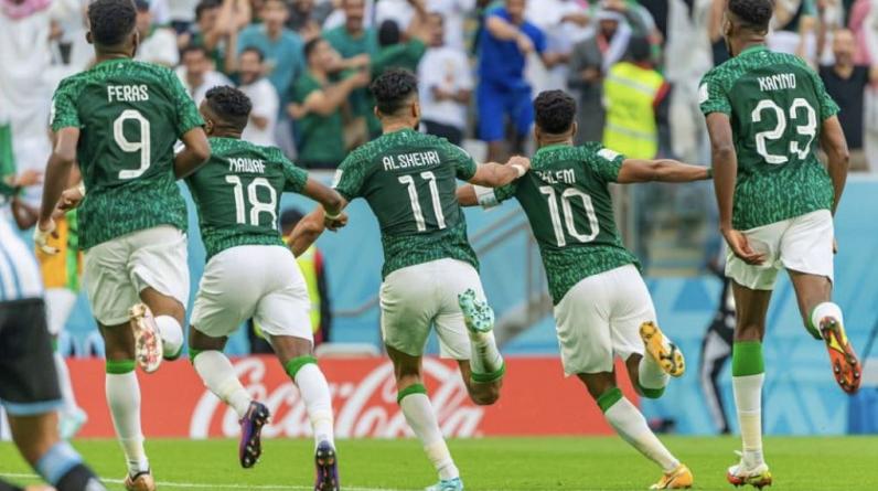 Саудовская Аравия празднует победу над Аргентиной. Король объявил среду выходным днем