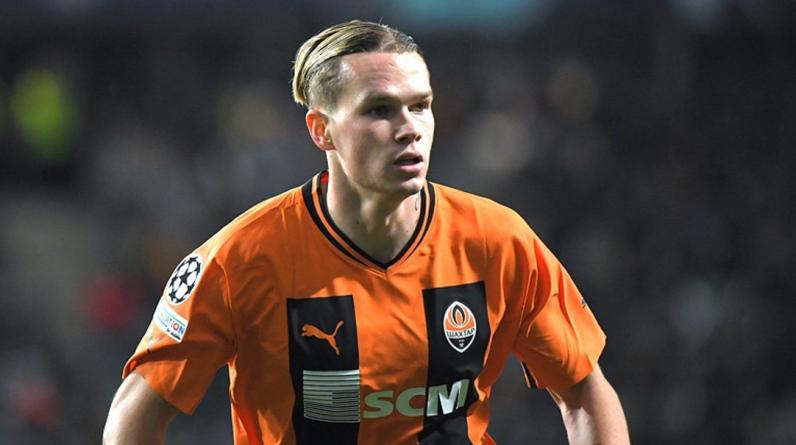 Мудрик лайкнул пост с тегом «свободу Мудрику». Полузащитника «Шахтера» не отпускают в «Арсенал»