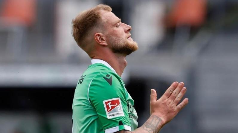 Шведский футболист вспомнил о старых друзьях из Кении и повторил детское фото спустя 20 лет