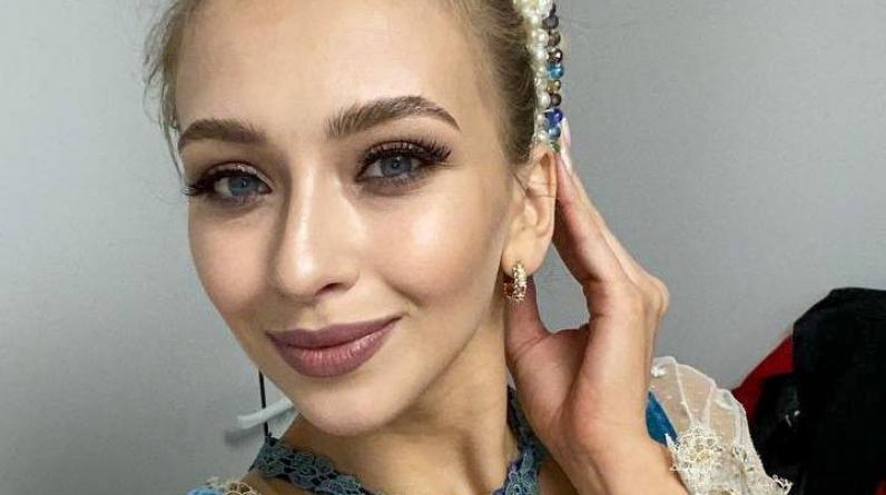 Синицина показала, как наносится грим для участия в шоу
