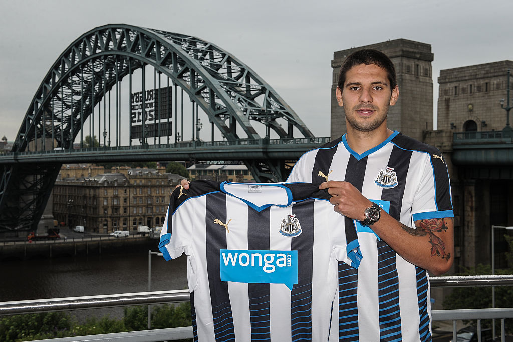 Александар Митрович после перехода в «Ньюкасл»