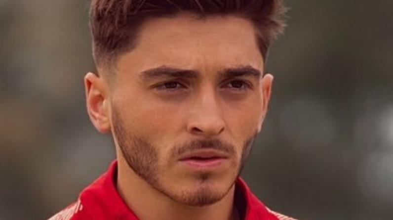 Совершивший каминг-аут хавбек Кавалло разочарован твитами Касильяса и Пуйоля о геях