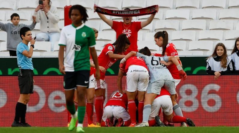 Судья впервые использовала «белую карточку» в матче женских «Бенфики» и «Спортинга»