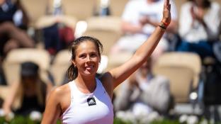 Терюшков никак не оставит Касаткину в покое. Даша снова посмеялась над депутатом