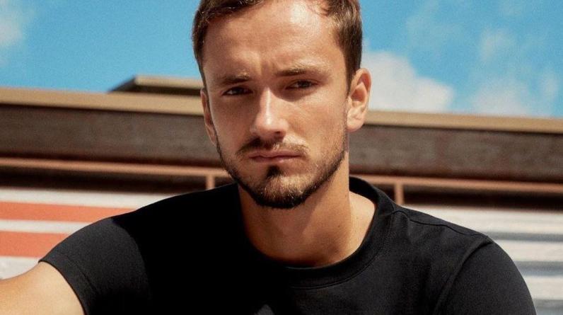 «То ли ему все равно, то ли его тренер нагрузил». Почему Медведев уступил Вавринке в Метце