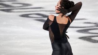 Туктамышева выиграла этап Гран-при России в новом платье. Ее соперницы младше на 10 лет