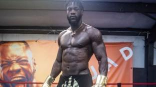 Уайлдер нокаутировал Хелениуса в первом раунде. Деонтей хотел бы сразиться с Усиком