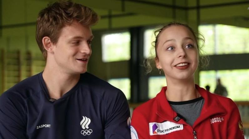 «Улыбочку можно пошире, глазки пошире. Вот так!» Бойкова и Козловский готовятся к сезону