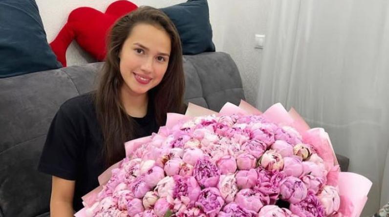 Загитова: «Поклонник прислал букет из тысячи и одной розы»